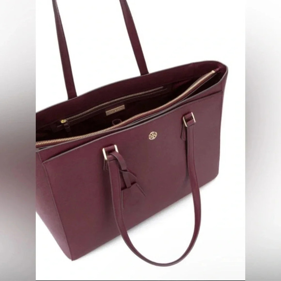 Tory Burch Handbags - Tory Burch Robinson tote bag